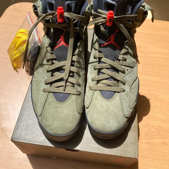 Jordan Retro 6 Travis Scott - Picture 7 of 14